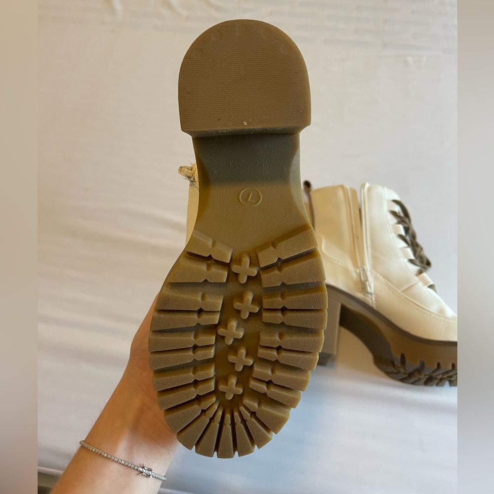 Snow Boots - Picture 2 of 3